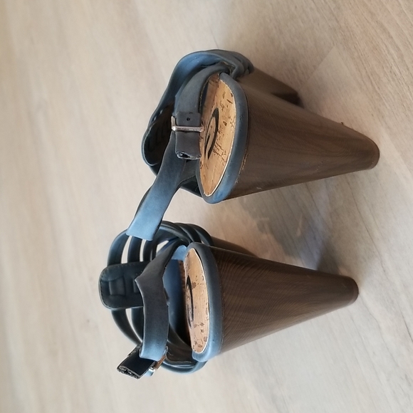 EUC G by GUESS Women's Seany Washed Denim/Jayne Nubuck Sandal Size 8.5 - Picture 7 of 10